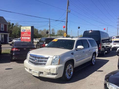 Used 2013 Cadillac Escalade ESV Platinum image 1