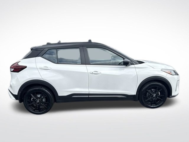 Used 2023 Nissan Kicks SR w/ SR Premium Package FWD image 10