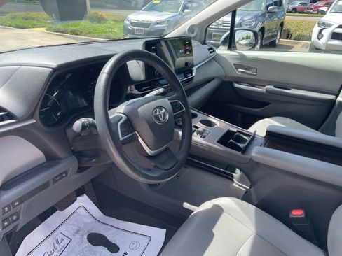 Used 2021 Toyota Sienna XLE w/ XLE Plus Package AWD/4WD image 14
