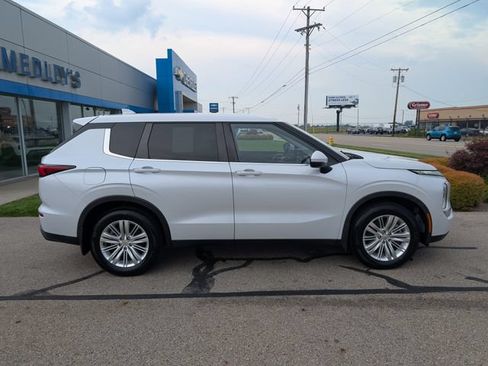 Used 2022 Mitsubishi Outlander ES FWD image 2
