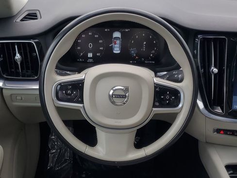 Used 2020 Volvo S60 T6 Momentum image 31