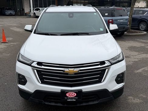 Used 2023 Chevrolet Traverse LT image 2