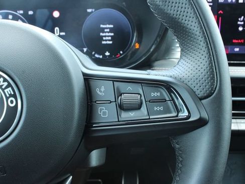 Used 2025 Alfa Romeo Tonale AWD/4WD image 25