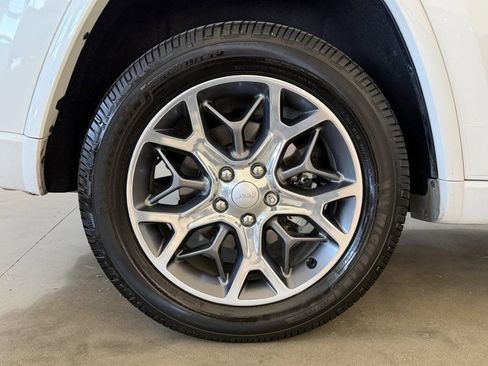 Used 2021 Jeep Grand Cherokee Overland AWD/4WD image 9