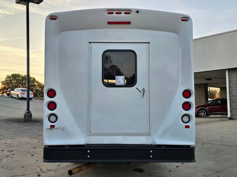 Used 2019 Ford F550 2WD Regular Cab Super Duty image 5