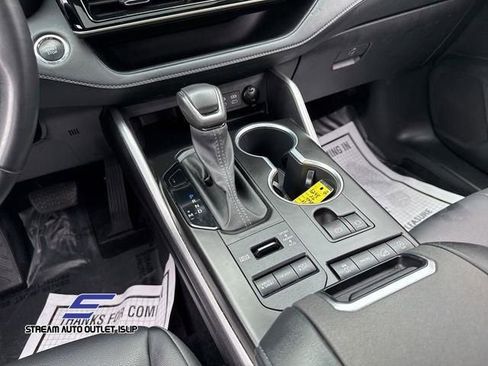 Used 2022 Toyota Highlander XLE image 26