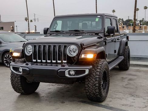 Used 2022 Jeep Gladiator Overland w/ Popular Equipment Package AWD/4WD image 4