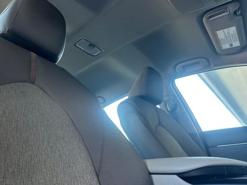 Used 2018 Toyota Camry FWD image 16