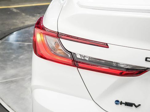 Used 2025 Toyota Camry SE w/ Convenience Package image 9