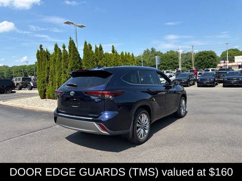 Used 2025 Toyota Highlander Platinum AWD/4WD image 3