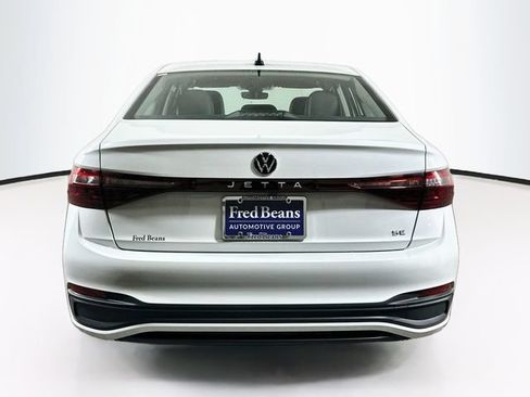 Used 2025 Volkswagen Jetta SE w/ Sunroof Package FWD image 7