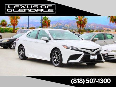 Used 2024 Toyota Camry SE FWD image 1
