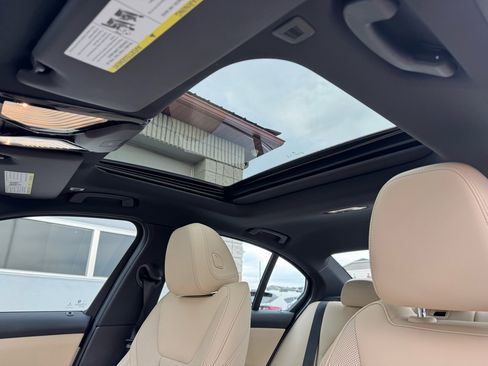 Used 2023 BMW 330i xDrive Sedan w/ Premium Package image 14