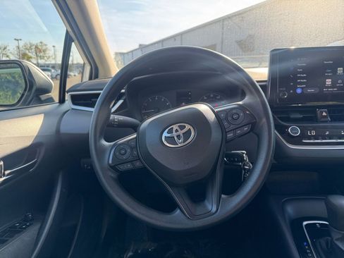 Used 2025 Toyota Corolla LE image 25