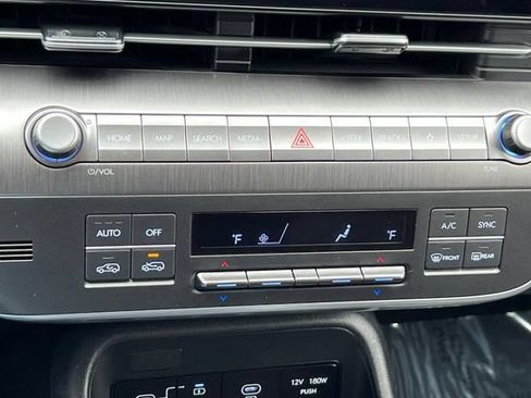 Used 2025 Hyundai Kona SEL FWD image 25