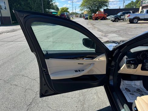 Used 2017 BMW 530i xDrive image 13