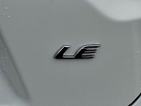 Used 2025 Toyota Corolla LE image 29