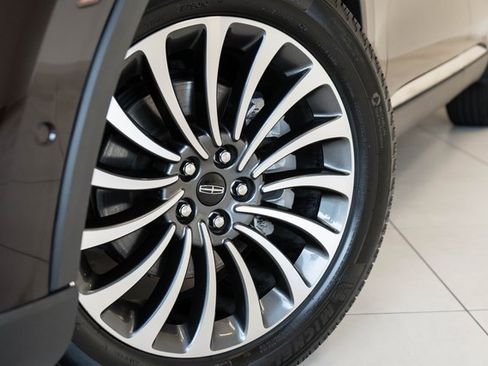 Used 2023 Lincoln Aviator Reserve w/ Equipment Group 201A image 2