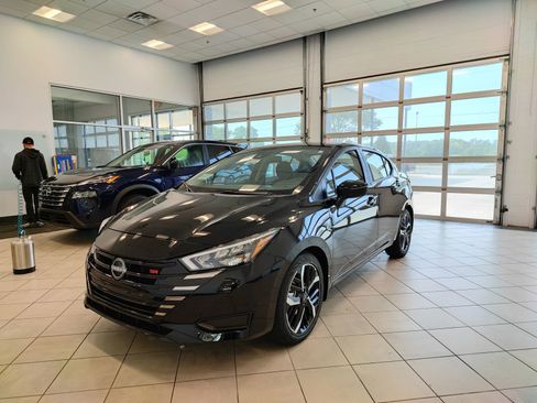 New 2025 Nissan Versa SR w/ Trunk Package image 6