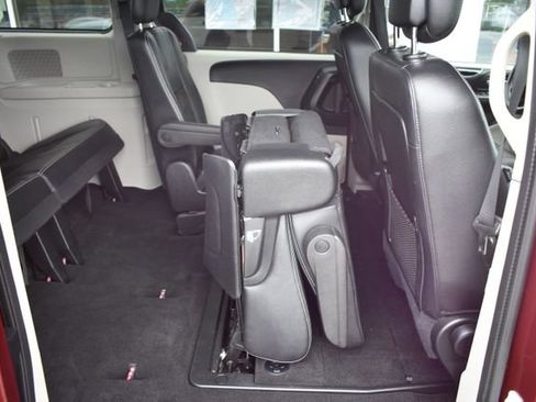 Used 2019 Dodge Grand Caravan SXT FWD image 40