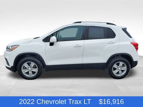 Certified 2022 Chevrolet Trax LT w/ LT Convenience Package image 2