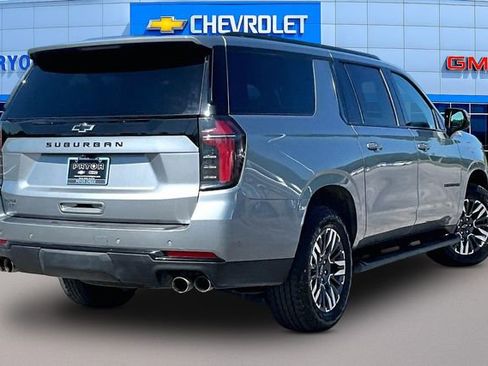 Used 2025 Chevrolet Suburban Z71 AWD/4WD image 5