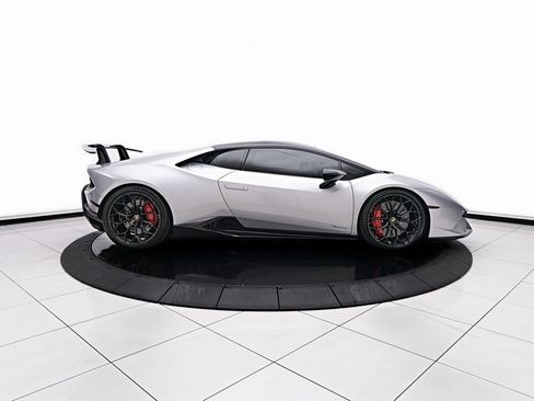 Used 2018 Lamborghini Huracan Performante image 17