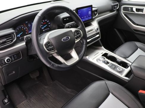 Used 2023 Ford Explorer XLT w/ Equipment Group 202A image 14
