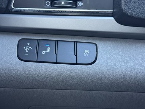 Used 2018 Hyundai Elantra Limited image 32