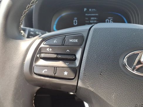 Used 2025 Hyundai Venue SEL FWD image 20