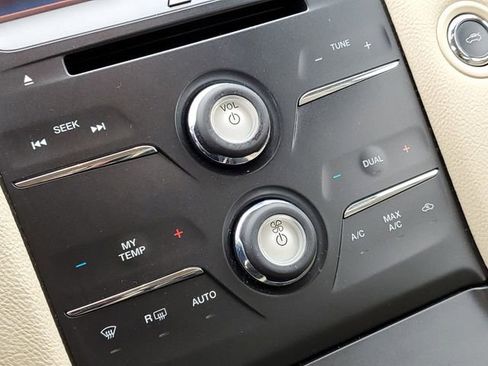 Used 2015 Ford Taurus SEL w/ Equipment Group 201A image 16