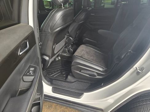Used 2023 Jeep Grand Cherokee L Laredo image 18