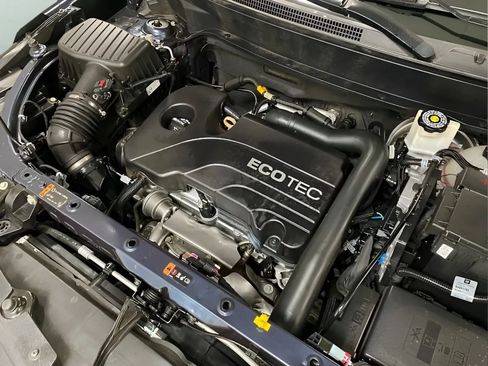 Used 2018 Chevrolet Equinox LS FWD image 16