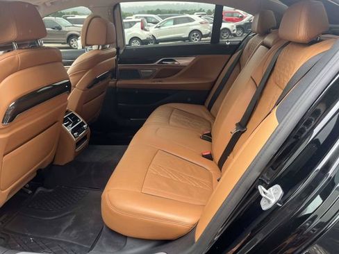 Used 2021 BMW 740i w/ Premium Package RWD image 13