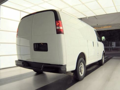 Used 2021 Chevrolet Express 2500 RWD image 4