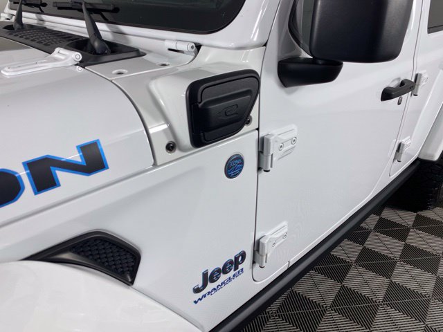 Used 2022 Jeep Wrangler Unlimited Rubicon 4xe w/ Steel Bumper Group AWD/4WD image 14