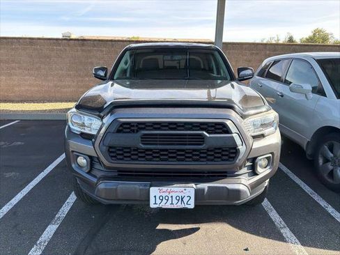 Certified 2017 Toyota Tacoma SR5 w/ Tow Package RWD image 3