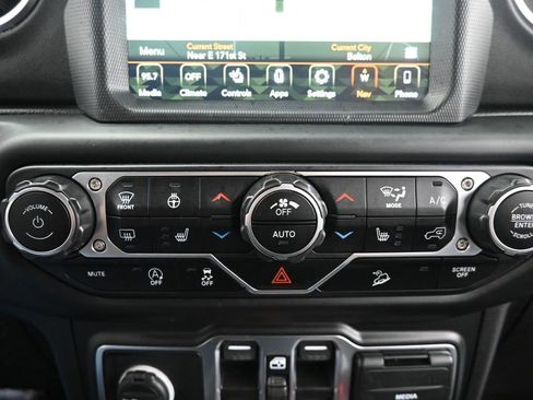 Used 2021 Jeep Wrangler Unlimited Sahara w/ Uconnect 4C Nav & Sound Group AWD/4WD image 22