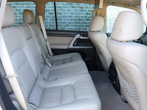 Used 2008 Toyota Land Cruiser image 29