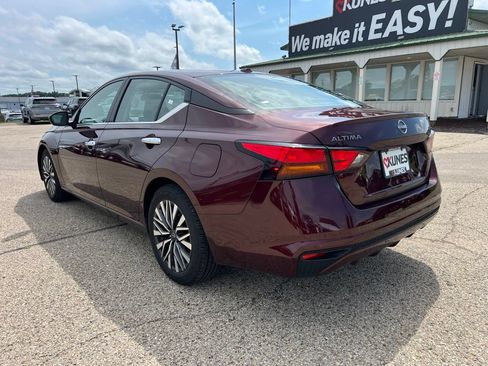 Used 2025 Nissan Altima 2.5 SV FWD image 8