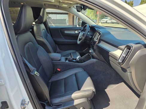 Used 2025 Volvo XC40 B5 Ultra AWD/4WD image 11