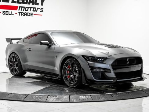Used 2022 Ford Mustang Shelby GT500 w/ Carbon Fiber Track Pack RWD image 3