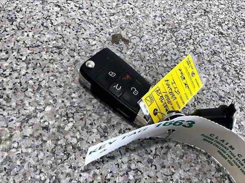 Used 2021 Volkswagen Golf 4-Door image 19