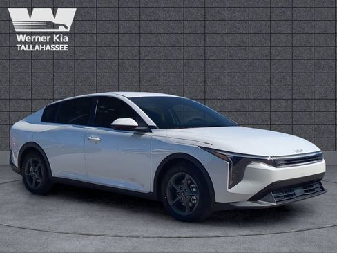 New 2025 Kia K4 LXS image 3