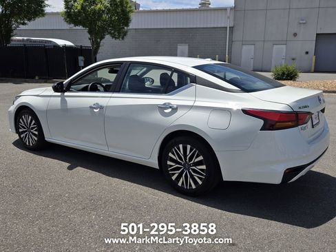 Used 2025 Nissan Altima 2.5 SV FWD image 3