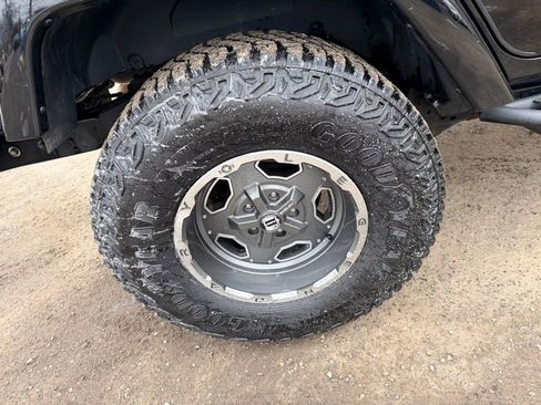 Used 2013 Jeep Wrangler Unlimited Sahara image 12