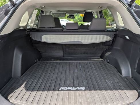 Used 2021 Toyota RAV4 XLE w/ Convenience Package FWD image 29