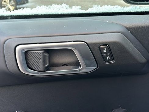 New 2025 Ford Bronco Badlands image 9