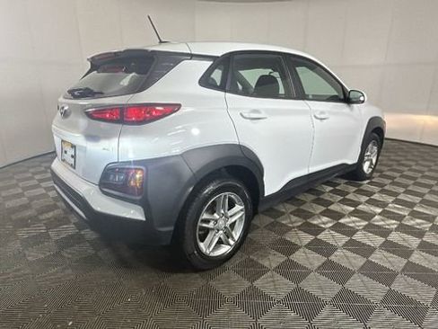 Used 2021 Hyundai Kona SE AWD/4WD image 3