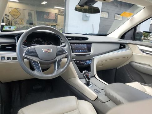 Used 2018 Cadillac XT5 Luxury w/ Driver Awareness Package image 28
